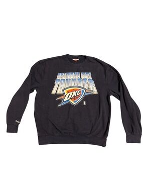 Vintage Oklahoma City Thunder NBA pullover Size: XL fits more like medium
